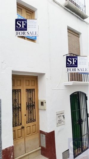 Image No.1-4 Bed Townhouse for sale