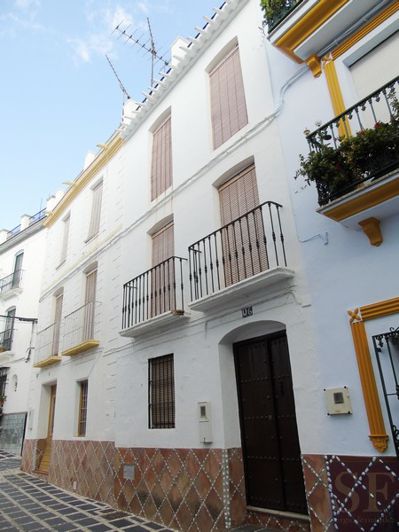 Image No.1-5 Bed Townhouse for sale