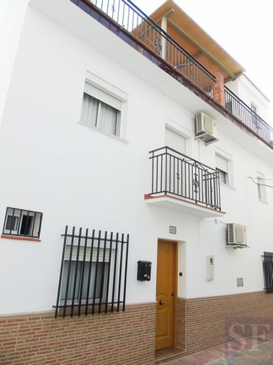 Image No.1-3 Bed Townhouse for sale