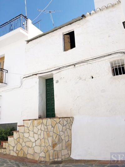 Image No.1-4 Bed Townhouse for sale