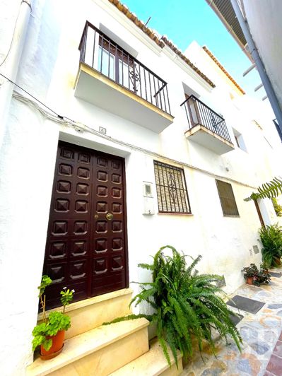 Image No.1-3 Bed Townhouse for sale