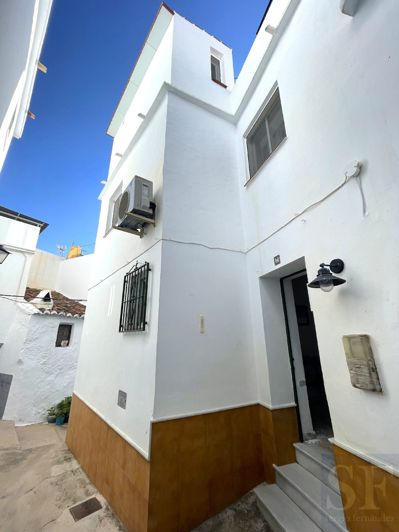 Image No.1-3 Bed Townhouse for sale