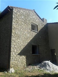 bagni-di-lucca-house-for-sale-with-terrace-13