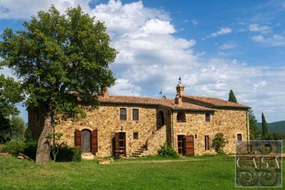 beautiful-tuscan-farmhouse-for-sale-near-the-