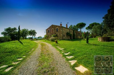 beautiful-tuscan-farmhouse-for-sale-near-the-