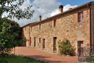 wonderful-tuscan-farmhouse-for-sale-near-chia