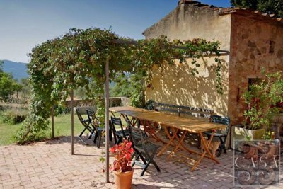 wonderful-tuscan-farmhouse-for-sale-near-chia