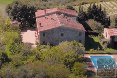 wonderful-tuscan-farmhouse-for-sale-near-chia