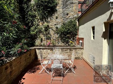 exclusive-apartment-for-sale-in-cortona-with-