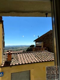 exclusive-apartment-for-sale-in-cortona-with-