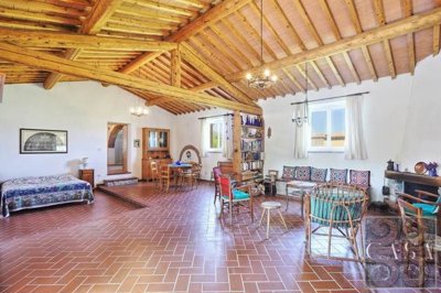 farmhousr-for-sale-near-suvereto-9