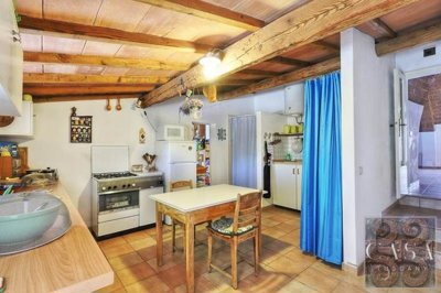 farmhousr-for-sale-near-suvereto-10