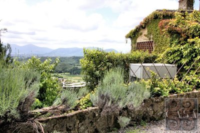 hotel-for-sale-in-the-hills-of-lucca-tuscany-