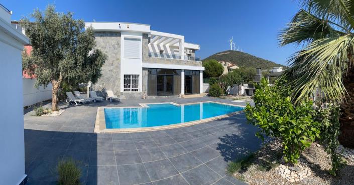 Image No.1-5 Bed Villa / Detached for sale