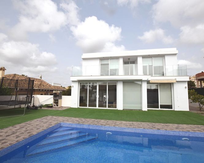 Image No.1-6 Bed Villa for sale