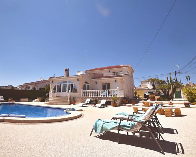 Image No.1-4 Bed Villa for sale