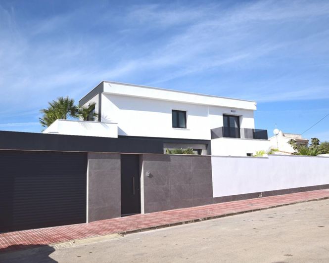 Image No.1-4 Bed Villa for sale