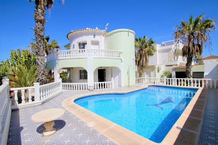 Image No.1-4 Bed Villa for sale