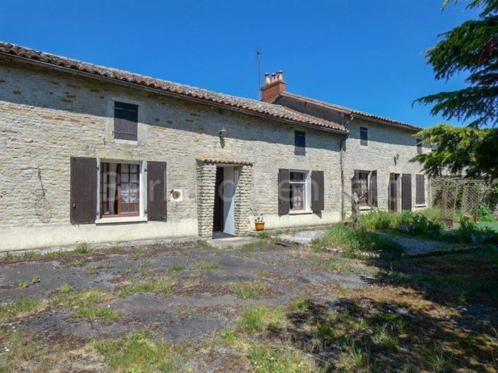 Image No.1-Maison de 4 chambres à vendre à Lezay