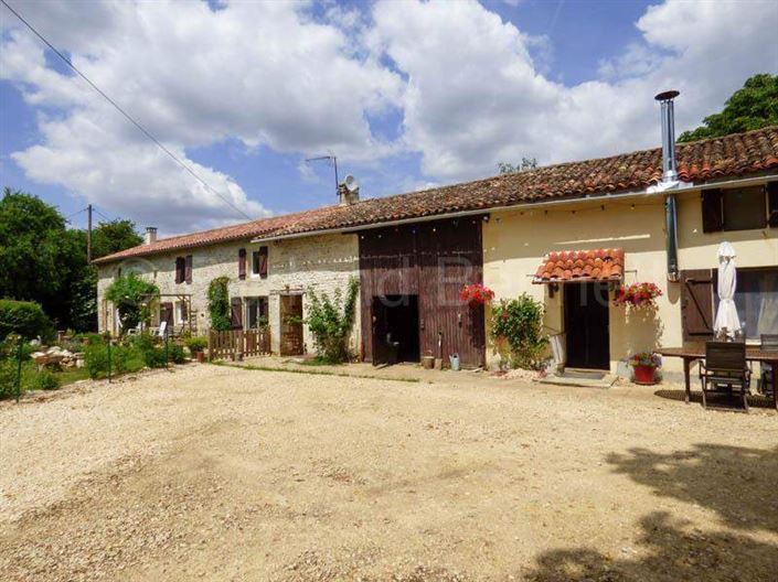 Image No.1-Maison de 4 chambres à vendre à Sauzé-Vaussais