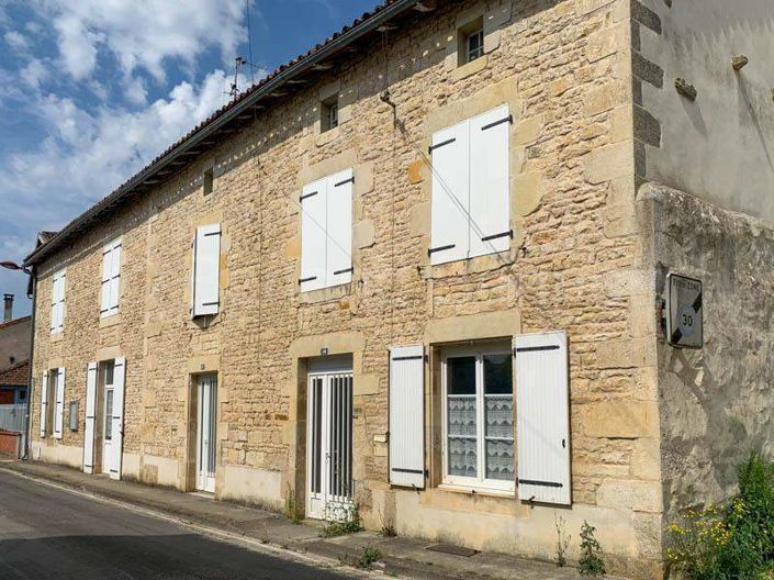 Image No.1-Maison de 3 chambres à vendre à Sauzé-Vaussais