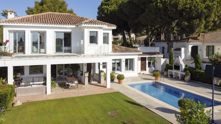 Image No.1-6 Bed Villa for sale