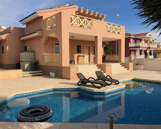 Image No.1-4 Bed Villa for sale