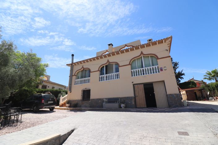 Image No.1-3 Bed Villa for sale