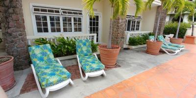 Villa-4-deck-chairs---palms