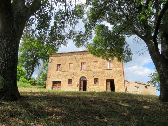 Image No.1-Maison de campagne de 4 chambres à vendre à Tolentino