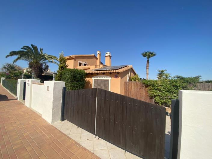 Image No.1-4 Bed Villa / Detached for sale