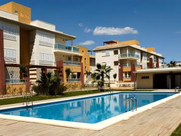 olivos-Shared-Pool-Area-2