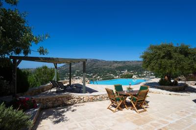 08-Prinolithos-pool-terrace