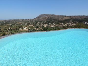 10-Prinolithos-pool-with-view-over-Gavalohori-village