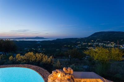 11-Prinolithos-pool-and-view-over-Souda-Bay-and-Gavalohori-at-night