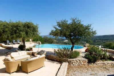 15-Prinolithos-poolside-lounging-area