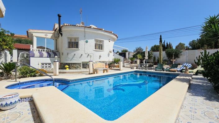 Image No.1-4 Bed Villa / Detached for sale