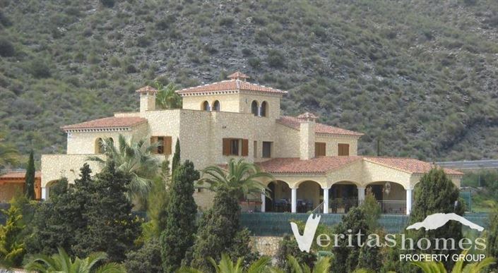 Image No.1-5 Bed Villa for sale