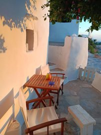 elxis-at-home-in-greecesikinos-cycladic-home3