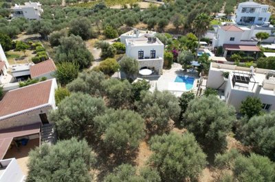 elxis-at-home-in-greece-summer-villa-with-poo