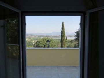 elxis-at-home-in-greece-villa-mone-with-guest