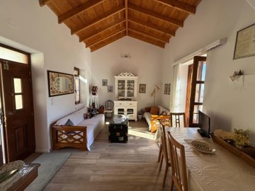 elxis-at-home-in-greece-traditional-house-in-