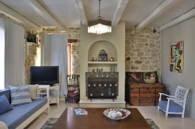 elxis-at-home-in-greece-sitia-stone-home11-1