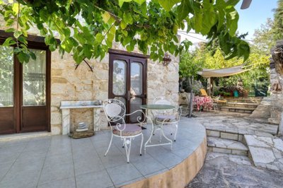 elxis-at-home-in-greece-sitia-stone-home17-1