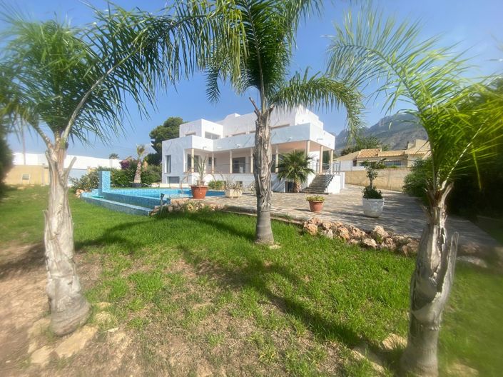 Image No.1-5 Bed Villa for sale