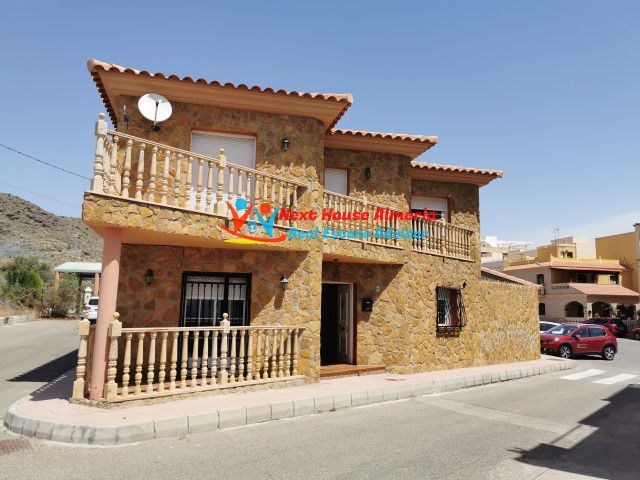 Image No.1-3 Bed Villa for sale