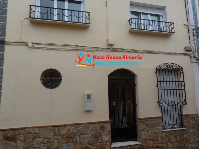 Image No.1-4 Bed Townhouse for sale