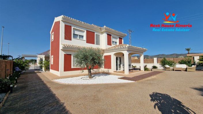 Image No.1-4 Bed Villa for sale