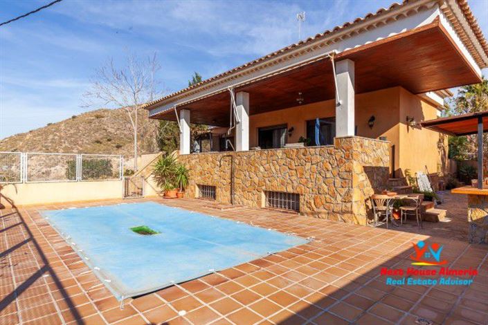 Image No.1-4 Bed Villa for sale