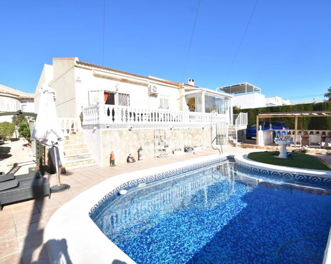 Image No.1-4 Bed Villa for sale